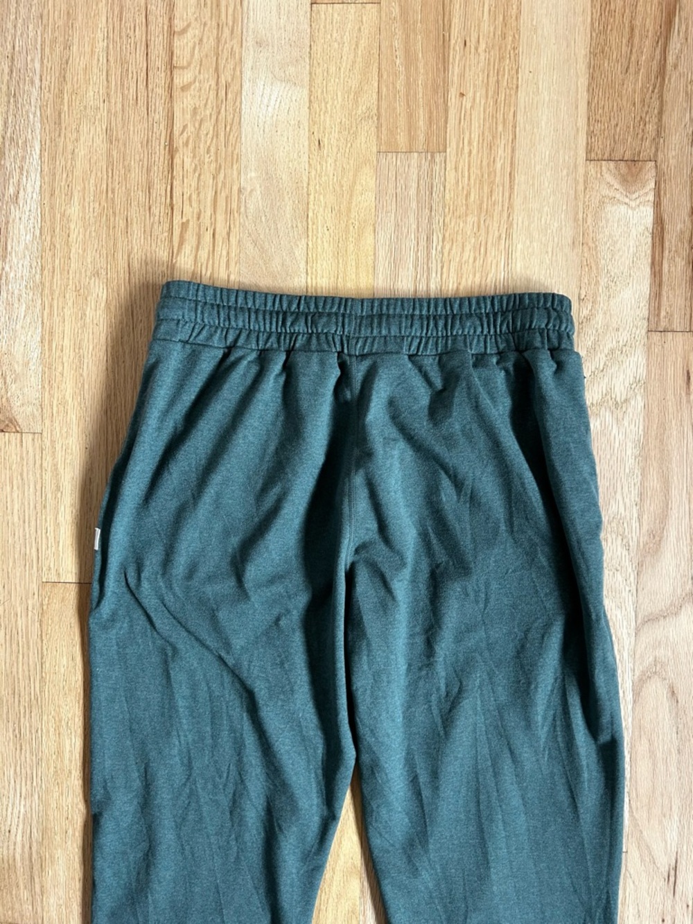 VUORI performance jogger heather green  gym workout athleisure size S - Picture 8 of 9